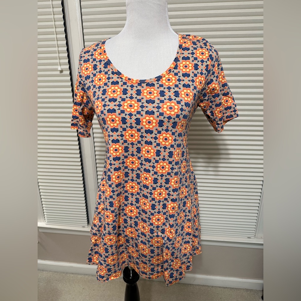 LuLaRoe Perfect Tee - small